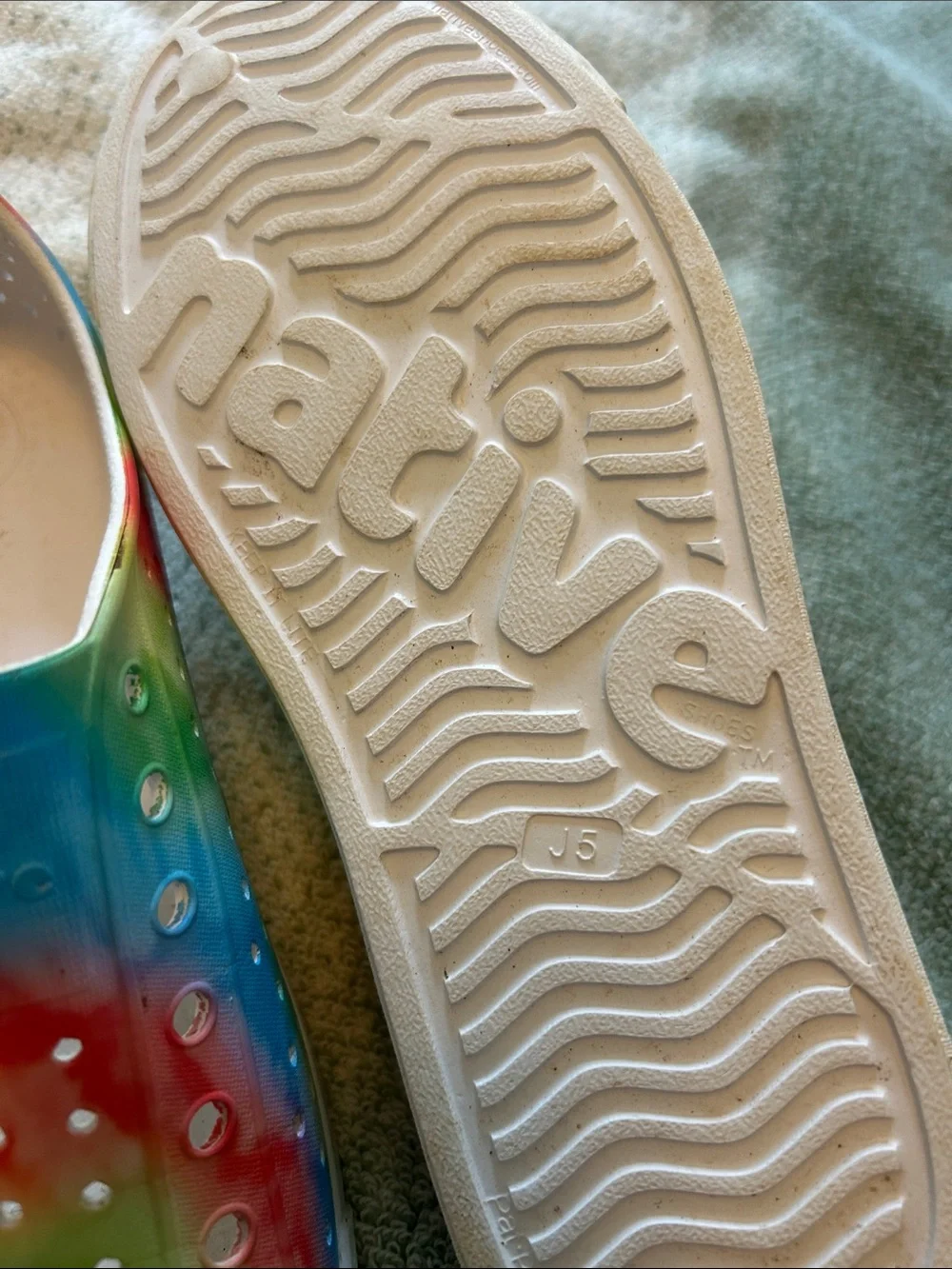 Native Kids Rainbow Tie-Dye Slip-On Water Shoes - White Trim Sz Youth 5